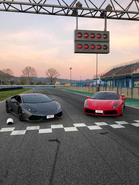 Guida Ferrari e Lamborghini al Circuito Internazionale d'Abruzzo ad Ortona (CH) sabato 18 Maggio 201